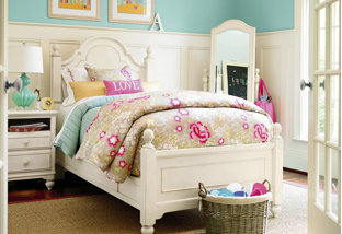 Buy Versatile Kids’ Furniture feat. Paula Deen!