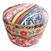 Deko-Idee: Einen Polsterhocker in Szene setzen - Essentials DE | Wayfair