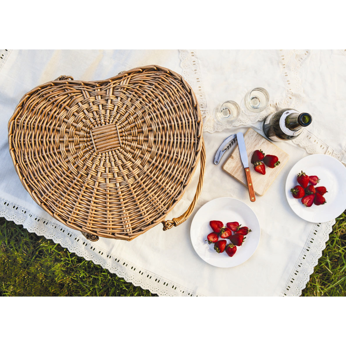 Rosalind Wheeler Heart Picnic Basket & Reviews Wayfair