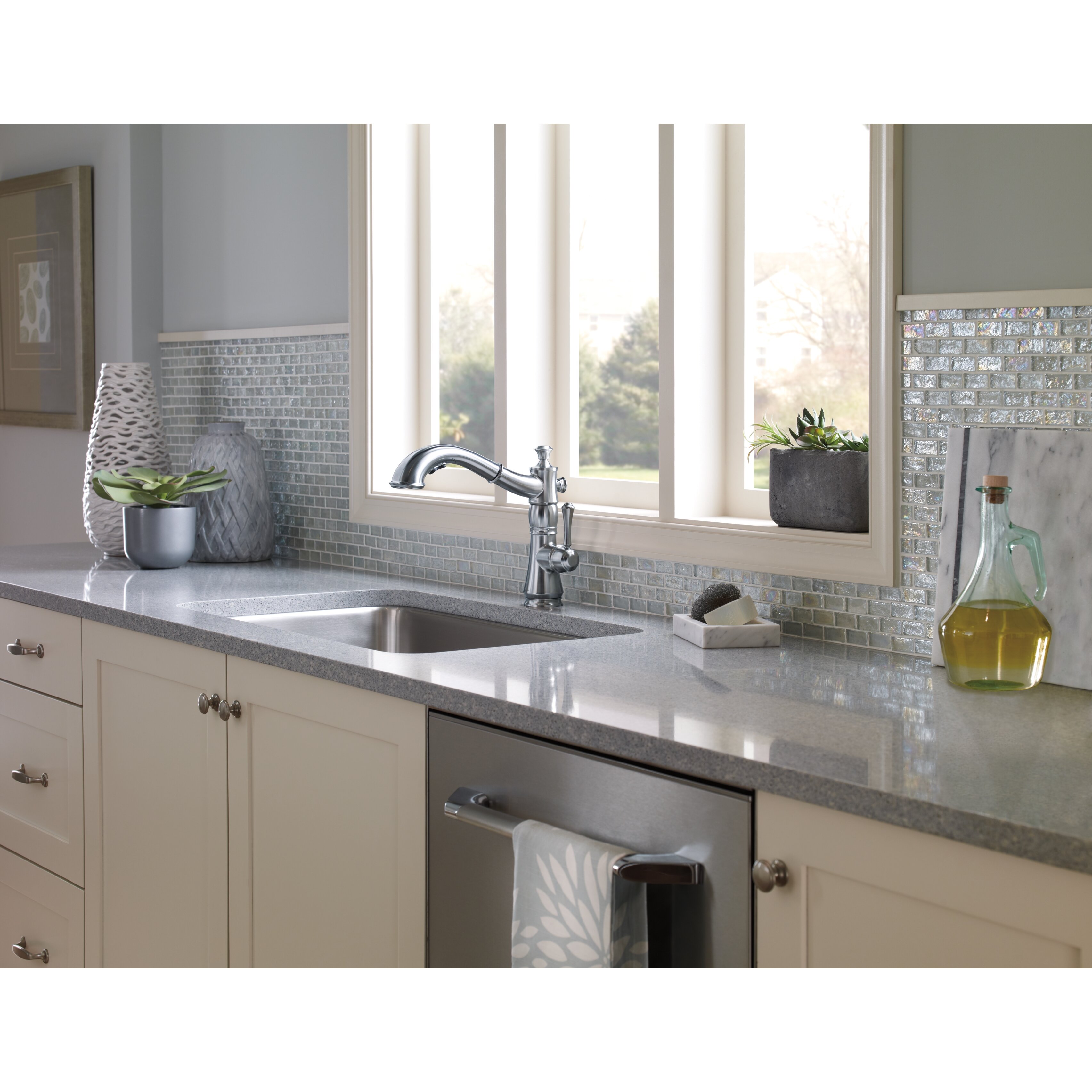 Delta Cassidy Single Handle Centerset Pull-Out Kitchen Faucet & Reviews